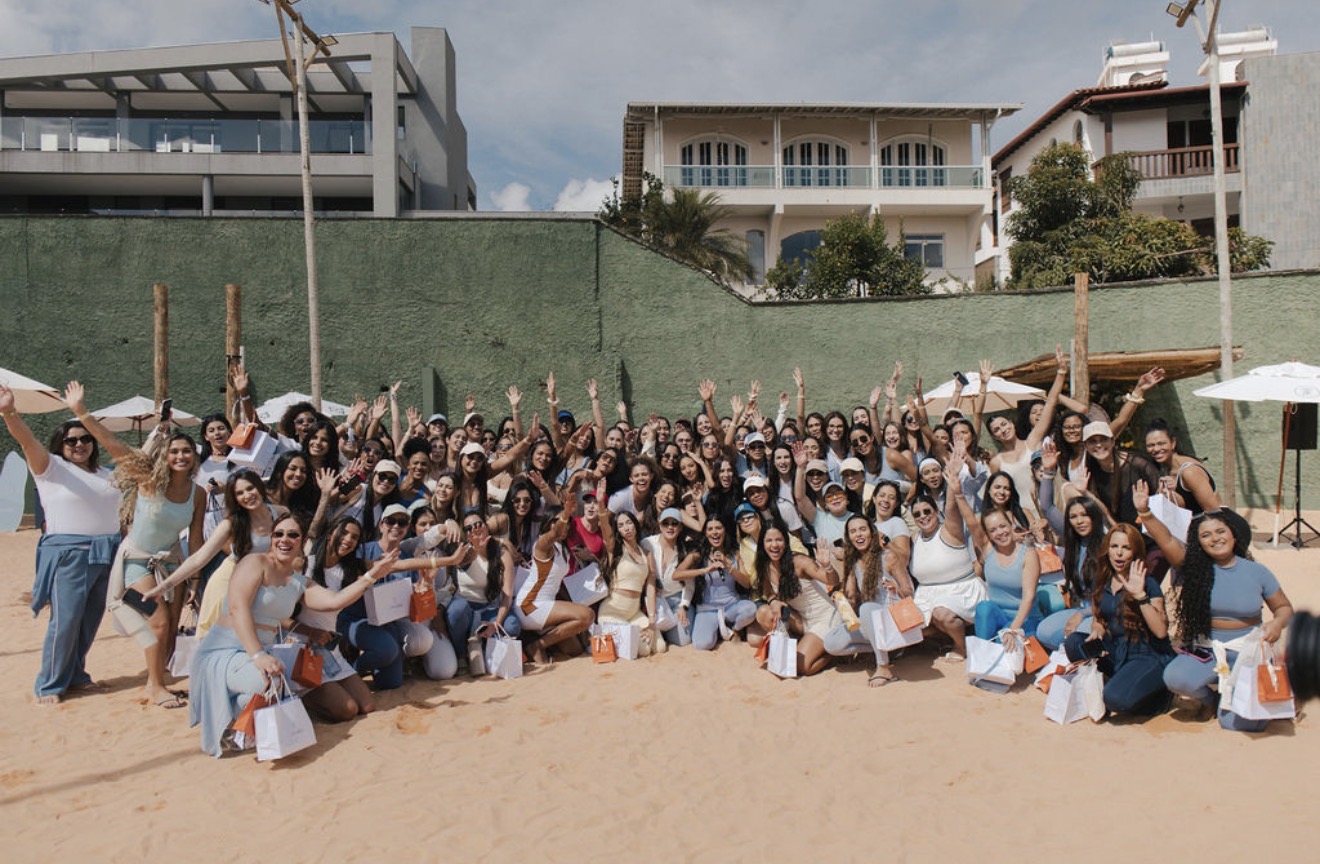 Comunidade MVCLUB reunida na areia