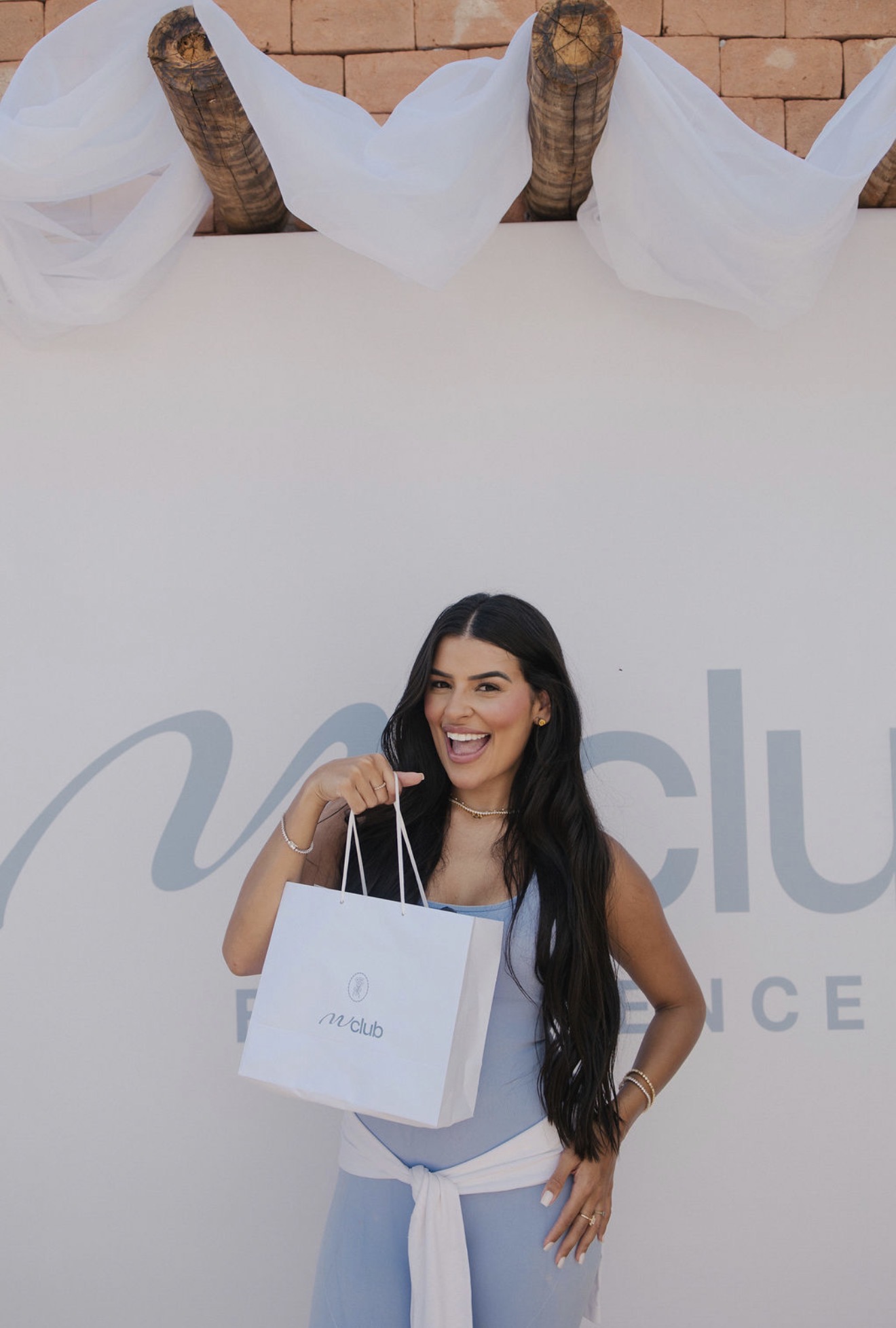 Gabi com o kit MVCLUB Experience